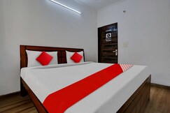 Hotel O URBANS ROOM, Delhi