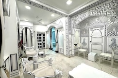 The Prince suite w Patio 2D Lallujiluxe, Jaipur