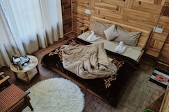 Trails And Stay, Banjar