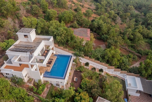 Luxury 4BHK Villa | Infinity Pool & Ocean Views Savera Stays