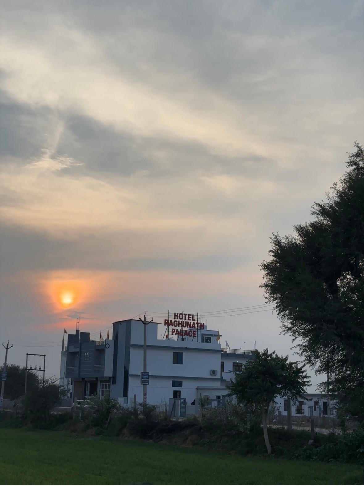 Hotel Raghunath Palace - Tap to explore photos