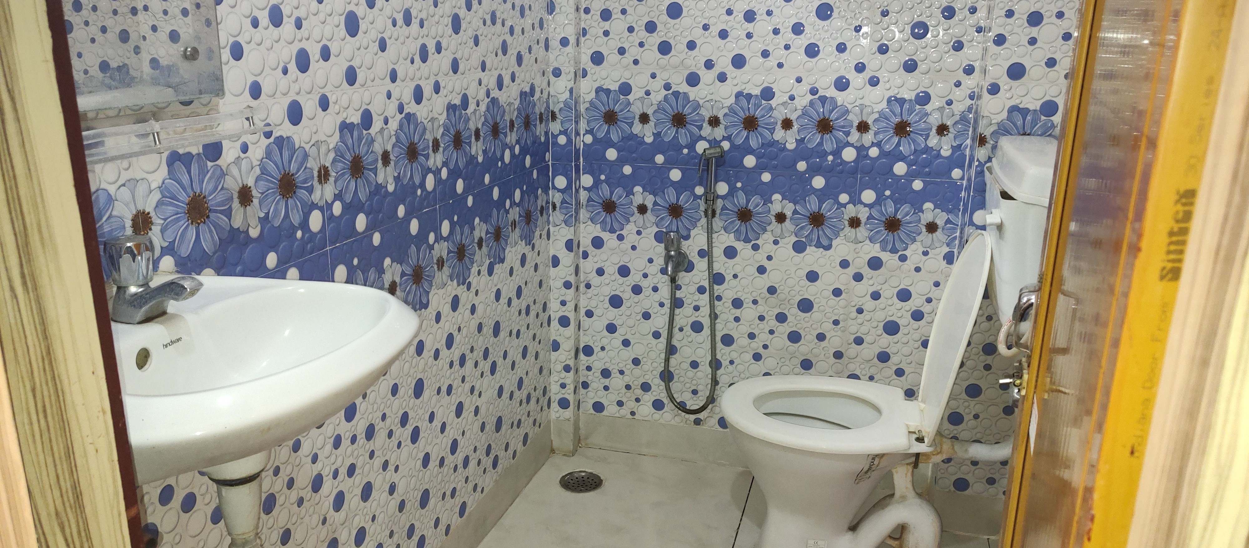 Hotel Bidhan Plaza - Tap to explore photos