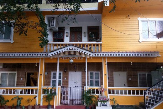 Serene Waters Homestay | Rooms & Pool