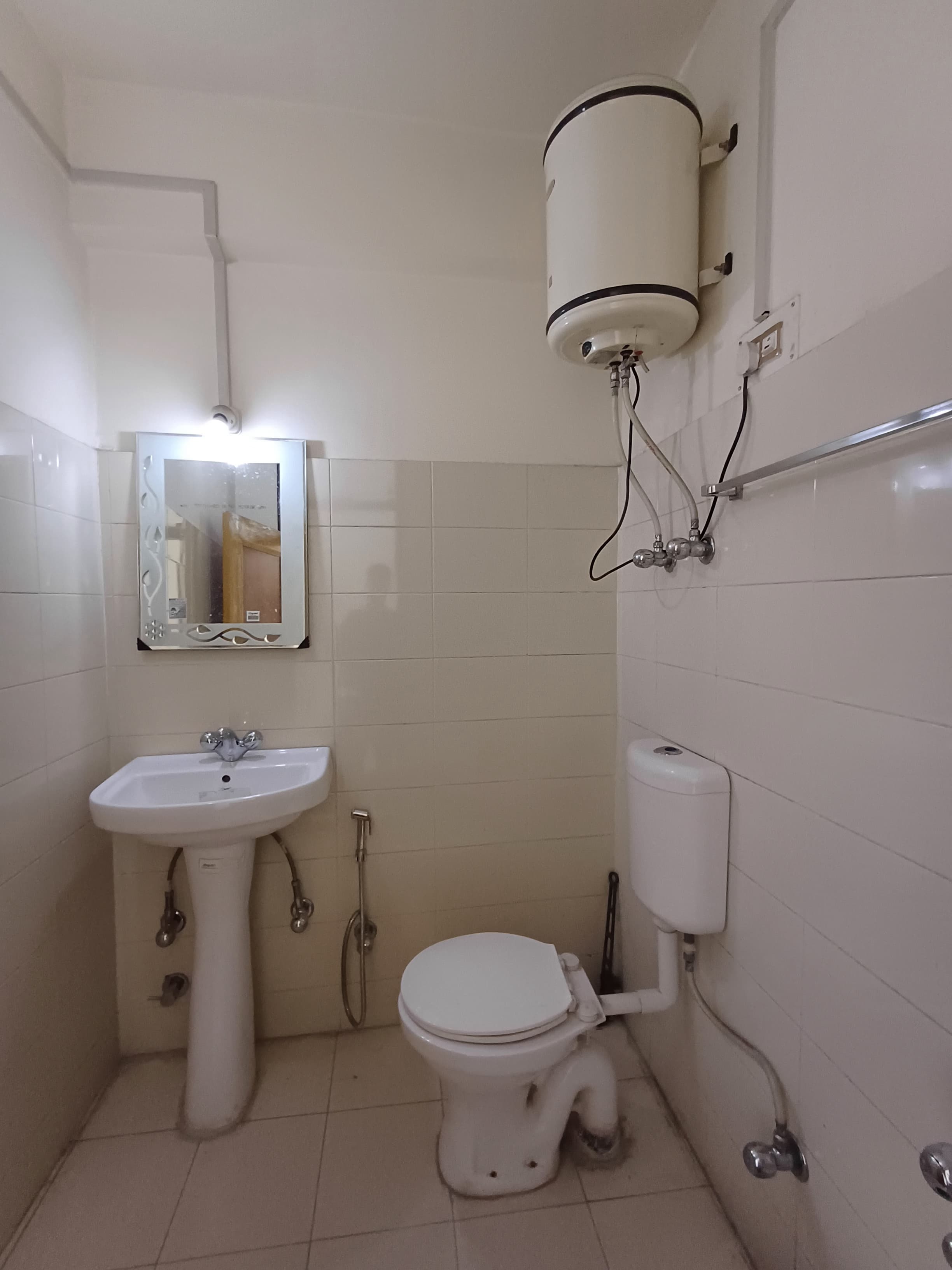 Burge Green Guest House Srinagar - Tap to explore photos