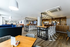 Holiday Inn Express Wigan, Warrington