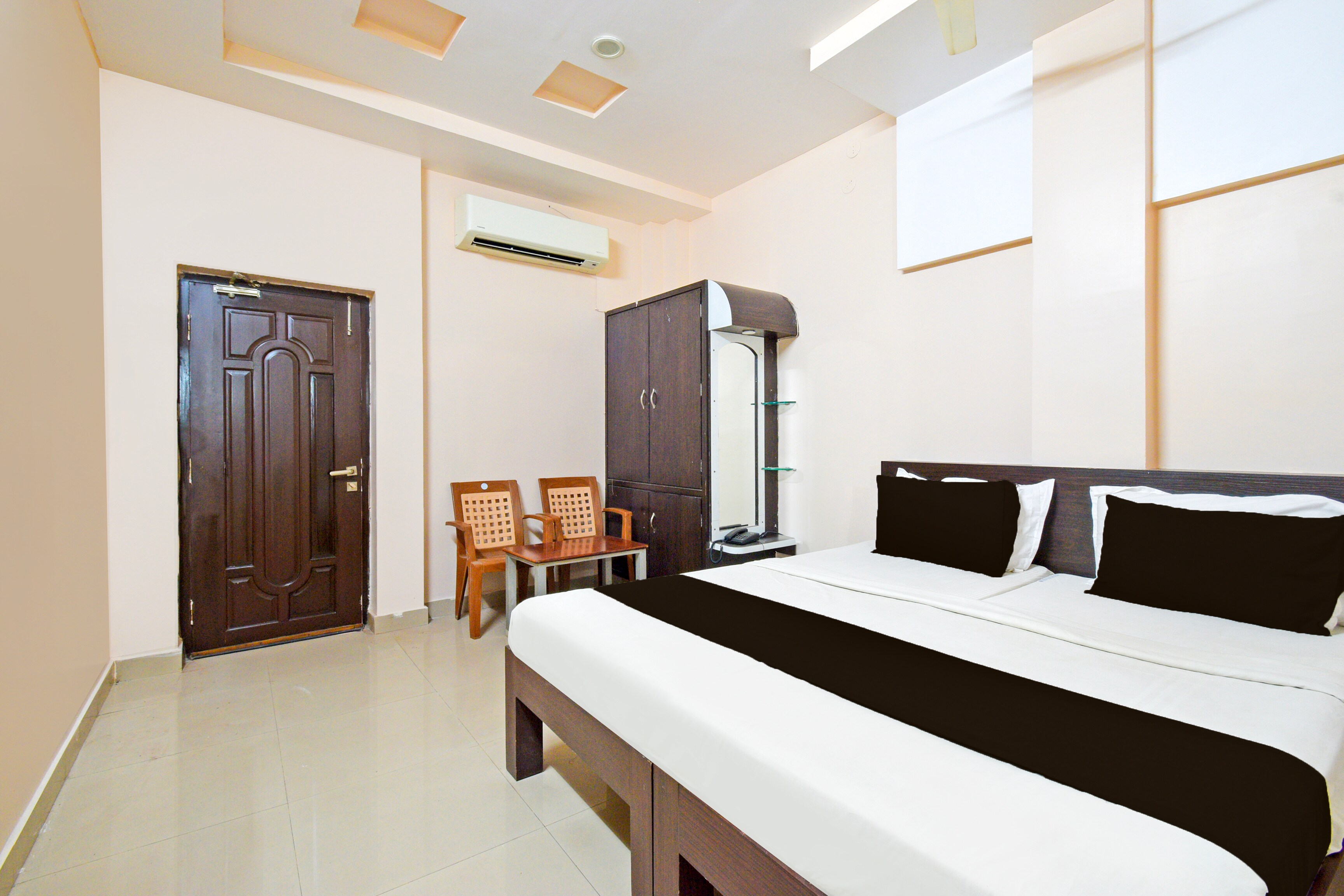 Super Hotel O Kurnool Near Kurnool Medical College - Tap to explore photos