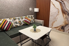 Little Nest | Couple Friendly | Privacy Self | Check In, Mohali