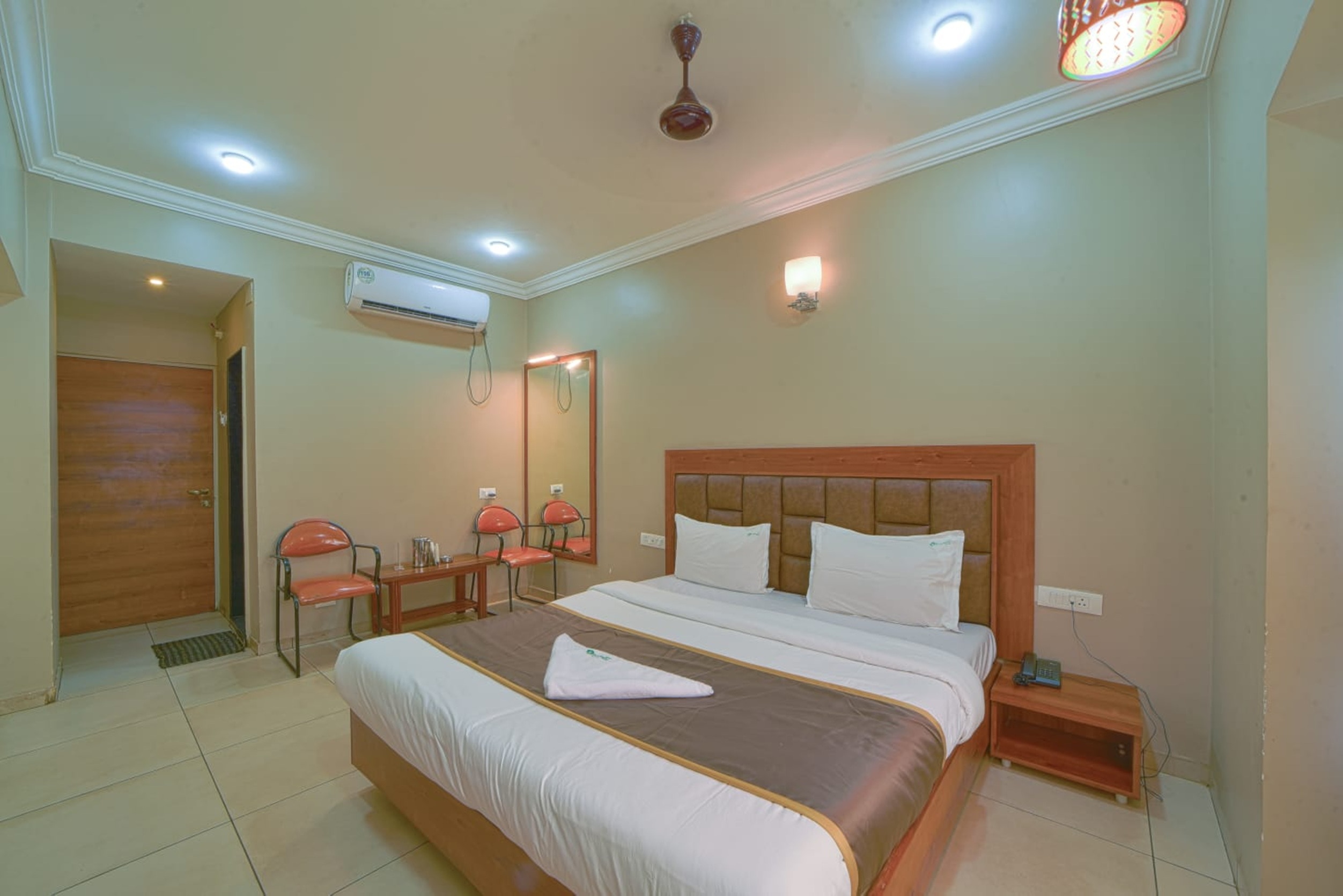 Hotel Vrindavan Deluxe