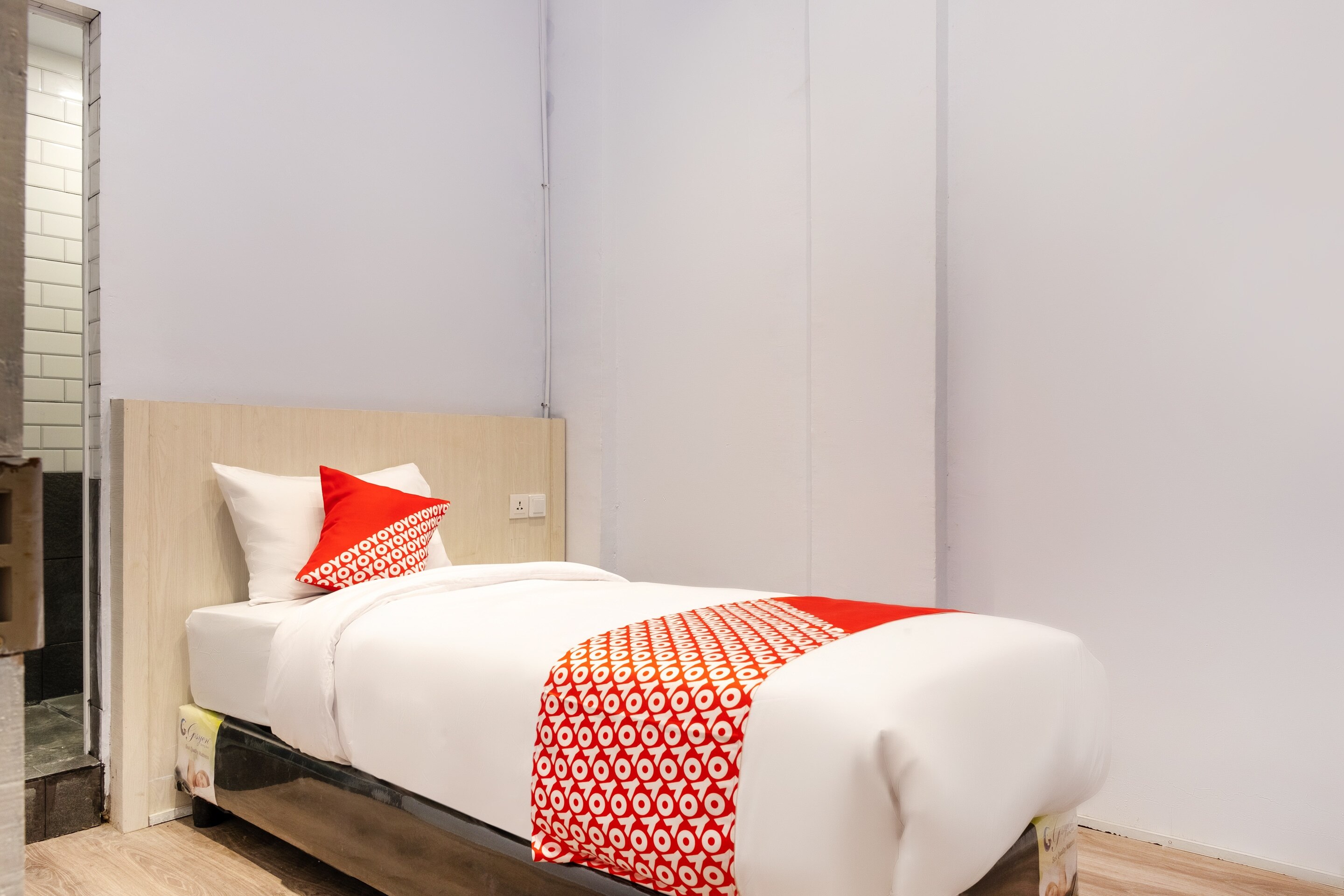 Super OYO 3150 Theodore Homestay - Tap to explore photos