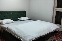 Elizabeth paying guest, Gulmarg