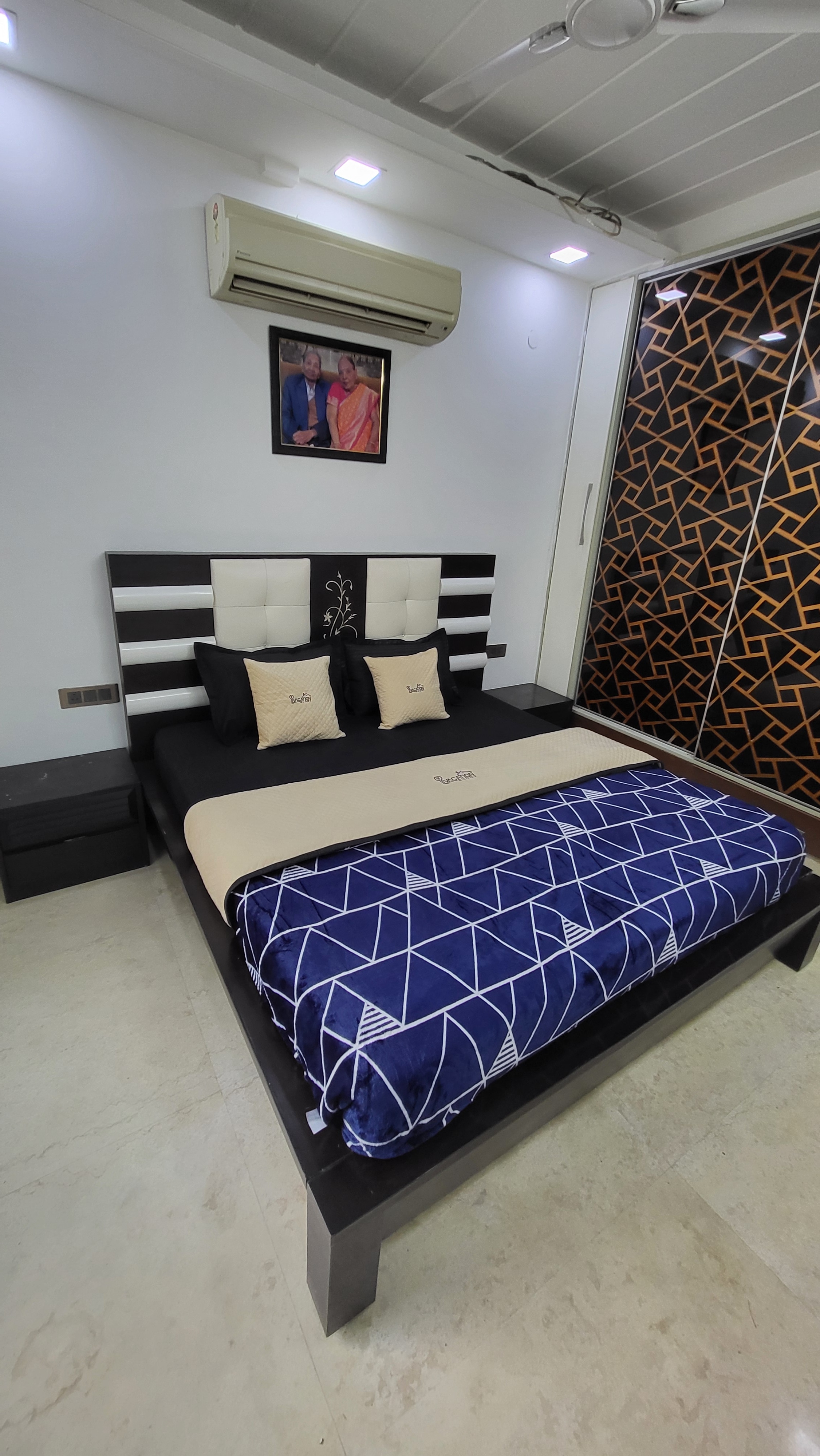 VacationBuddy Opulent Homestay 2 BHK Pitampura NSP - Tap to explore photos