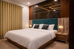 Cedarwood   2BHK Near Mall Road w Mountain View, Dalhousie