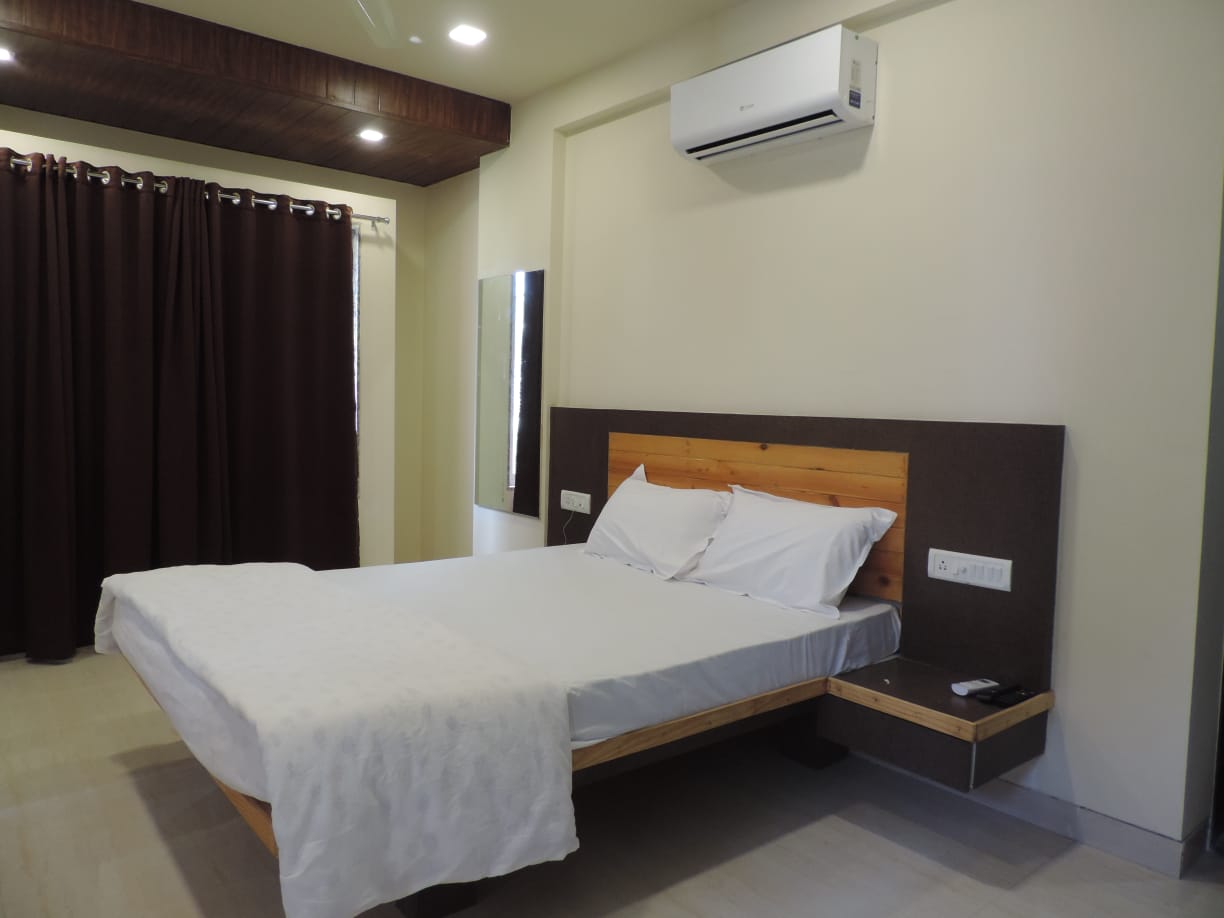 Hotel Shubham Inn - Tap to explore photos