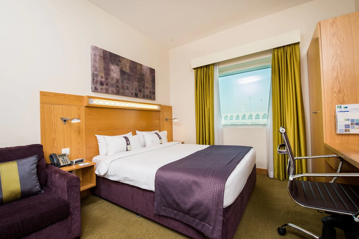 Holiday Inn Express DUBAI AIRPORT - Tap to explore photos