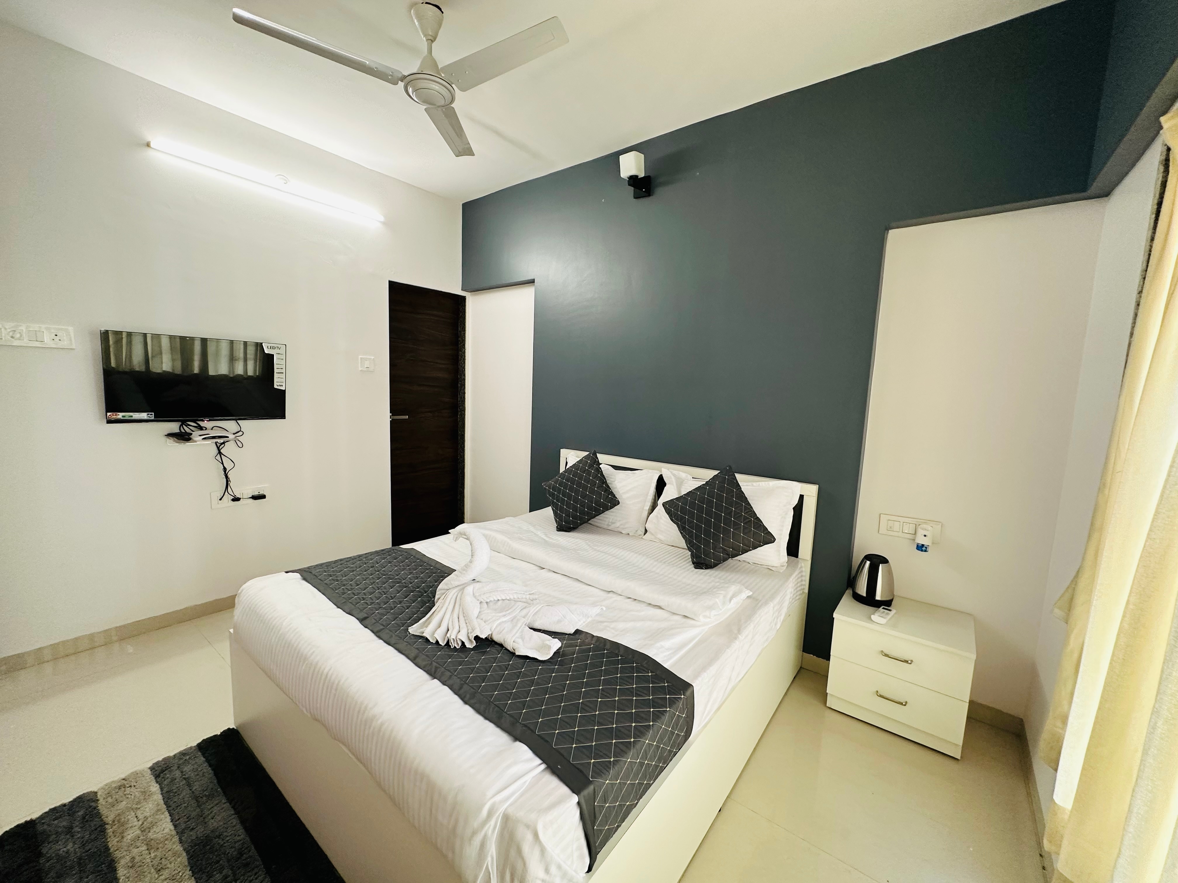 1BHK Apartment Near DNA Hospital - Tap to explore photos