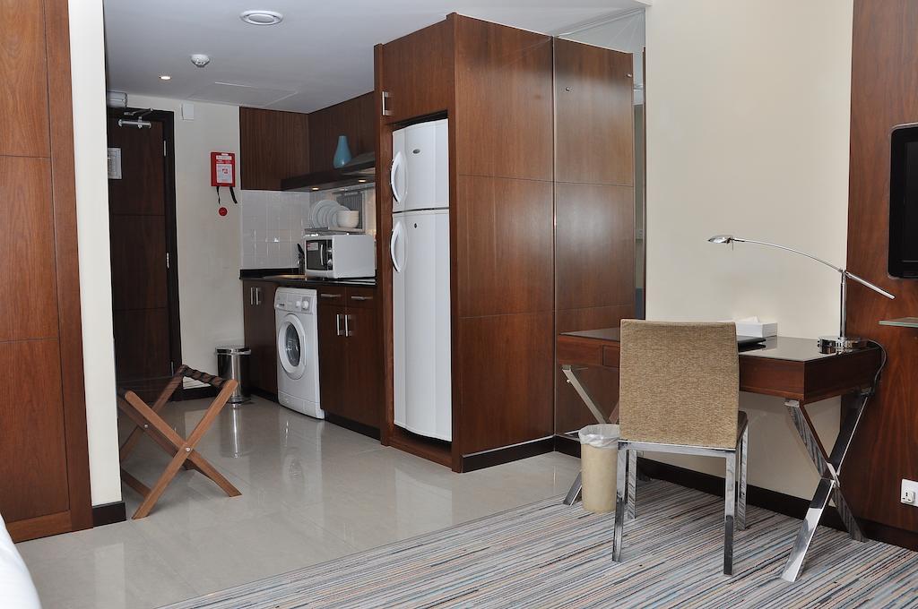 Phoenix Plaza Hotel Apartments - Tap to explore photos