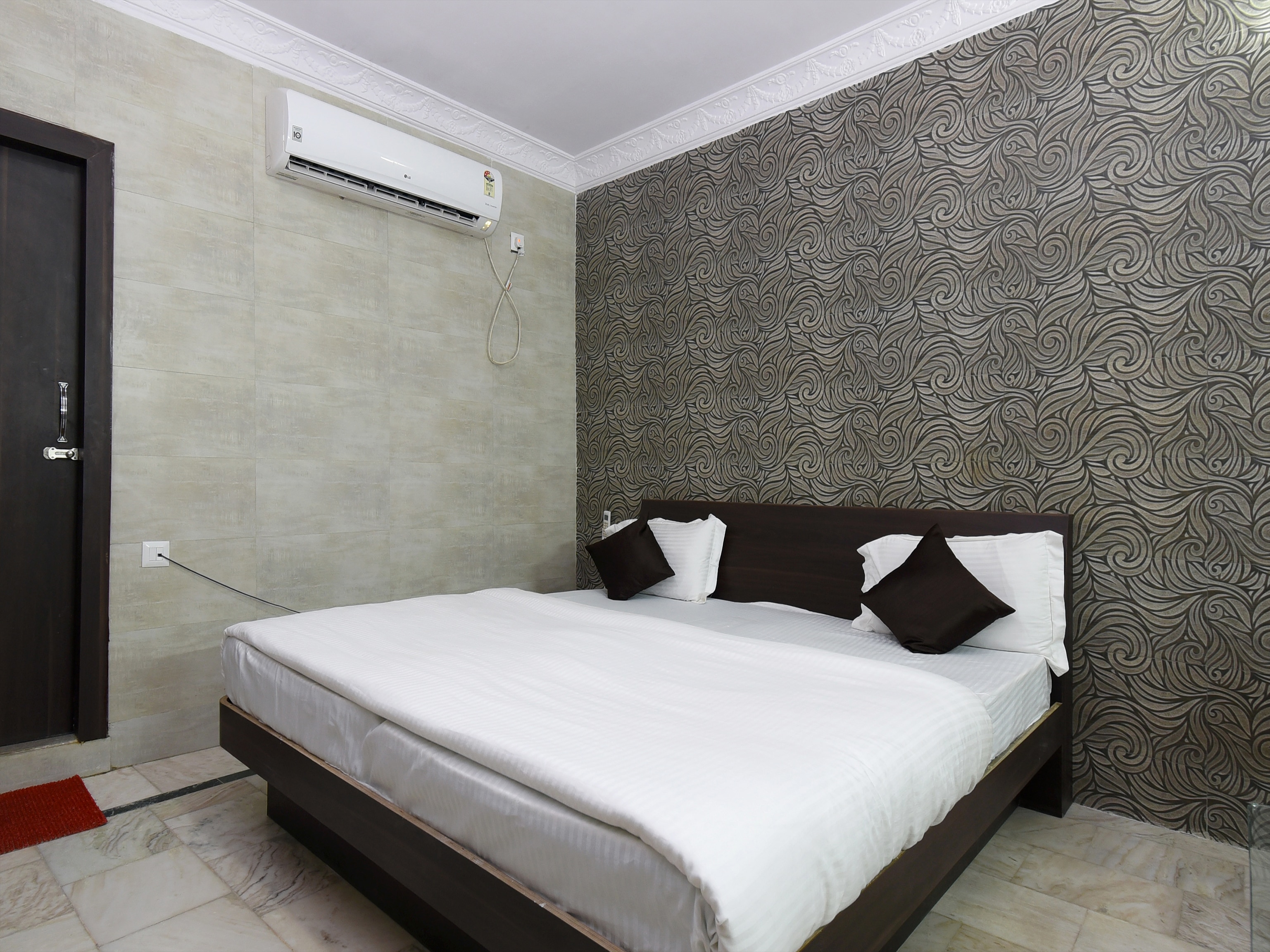 Hotel Bachan Niwas - Tap to explore photos