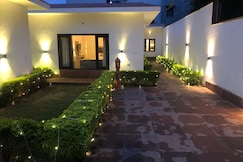 R Cottage Studio Apartments, Delhi