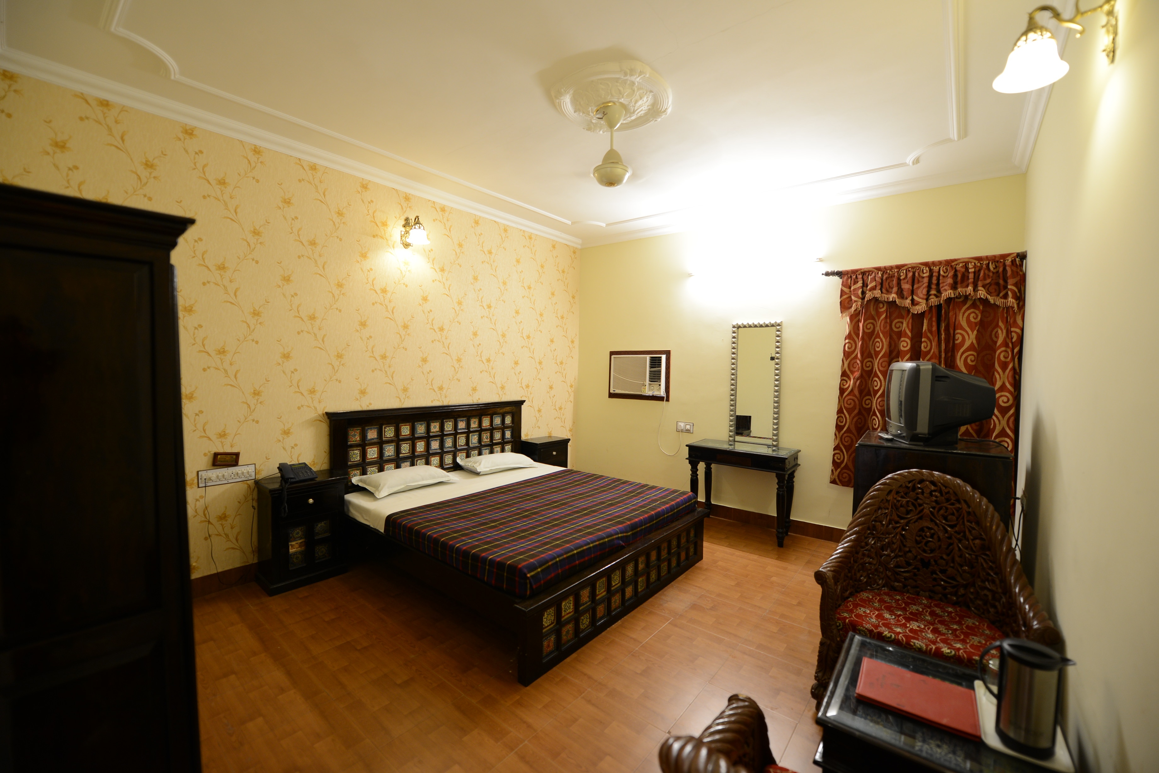 Hotel Sagar Niwas - Tap to explore photos
