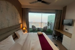 SuperNova Golden, Noida