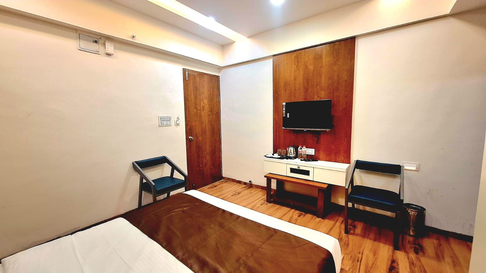 Hotel Comfort Inn Shikrapur - Tap to explore photos