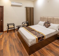Family Suite with AC and Free 50mbps WiFi