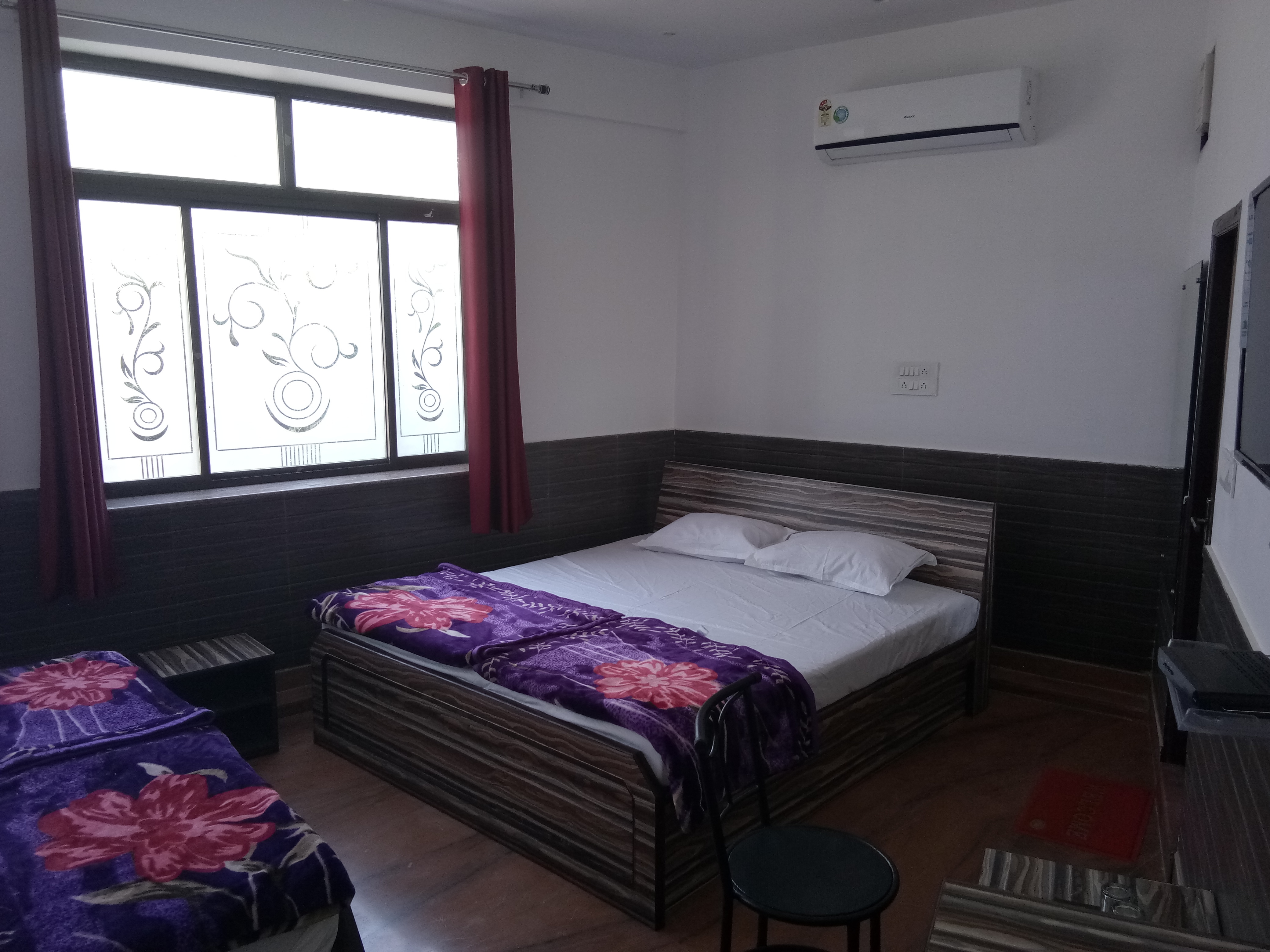 Anand Guest House - Tap to explore photos