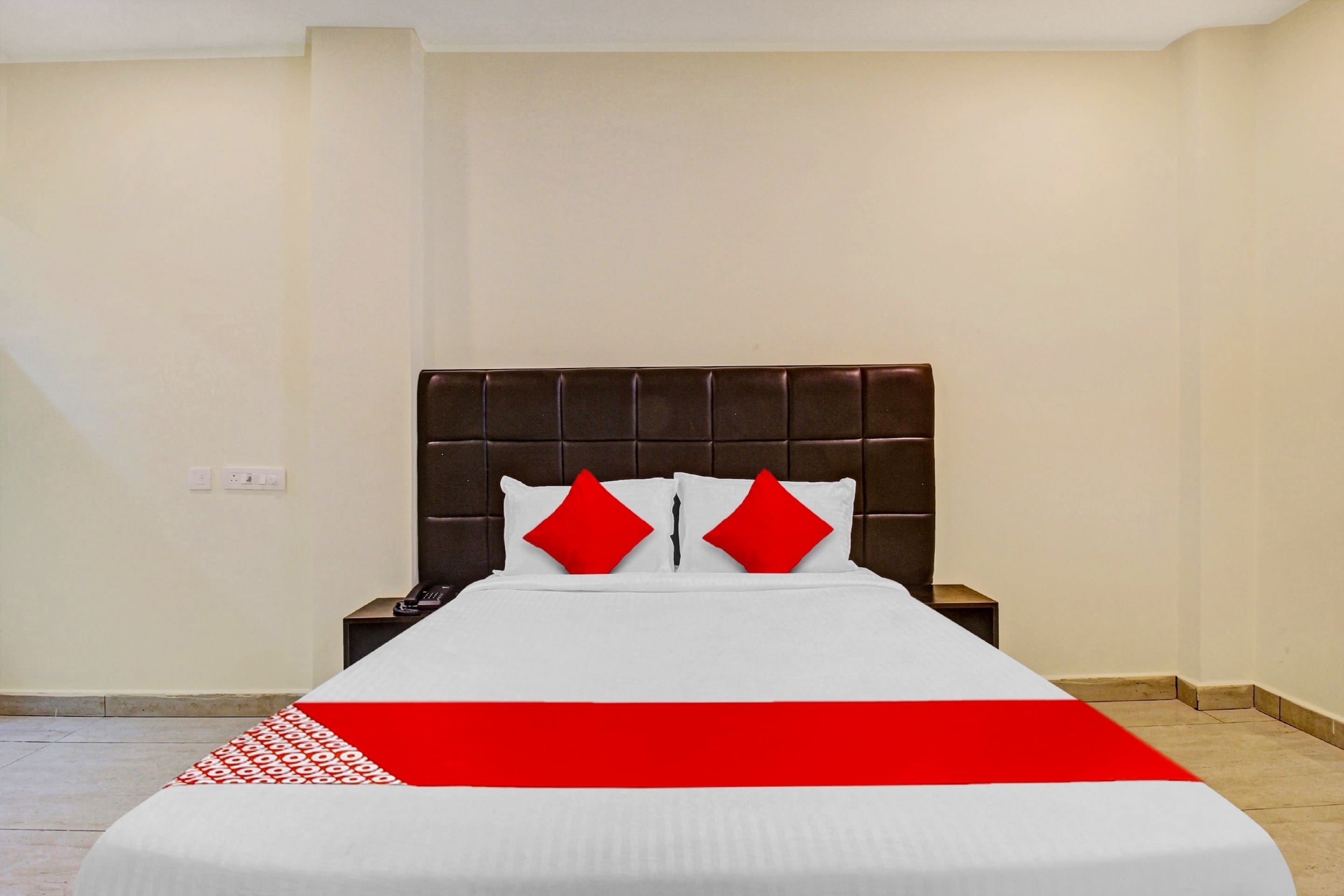 Super Hotel O Lakshmi Royal Inn - Tap to explore photos