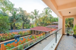 Chic 2BHK in Candolim 5 Min to Beach w Pool & Gym | Hireavilla, Goa