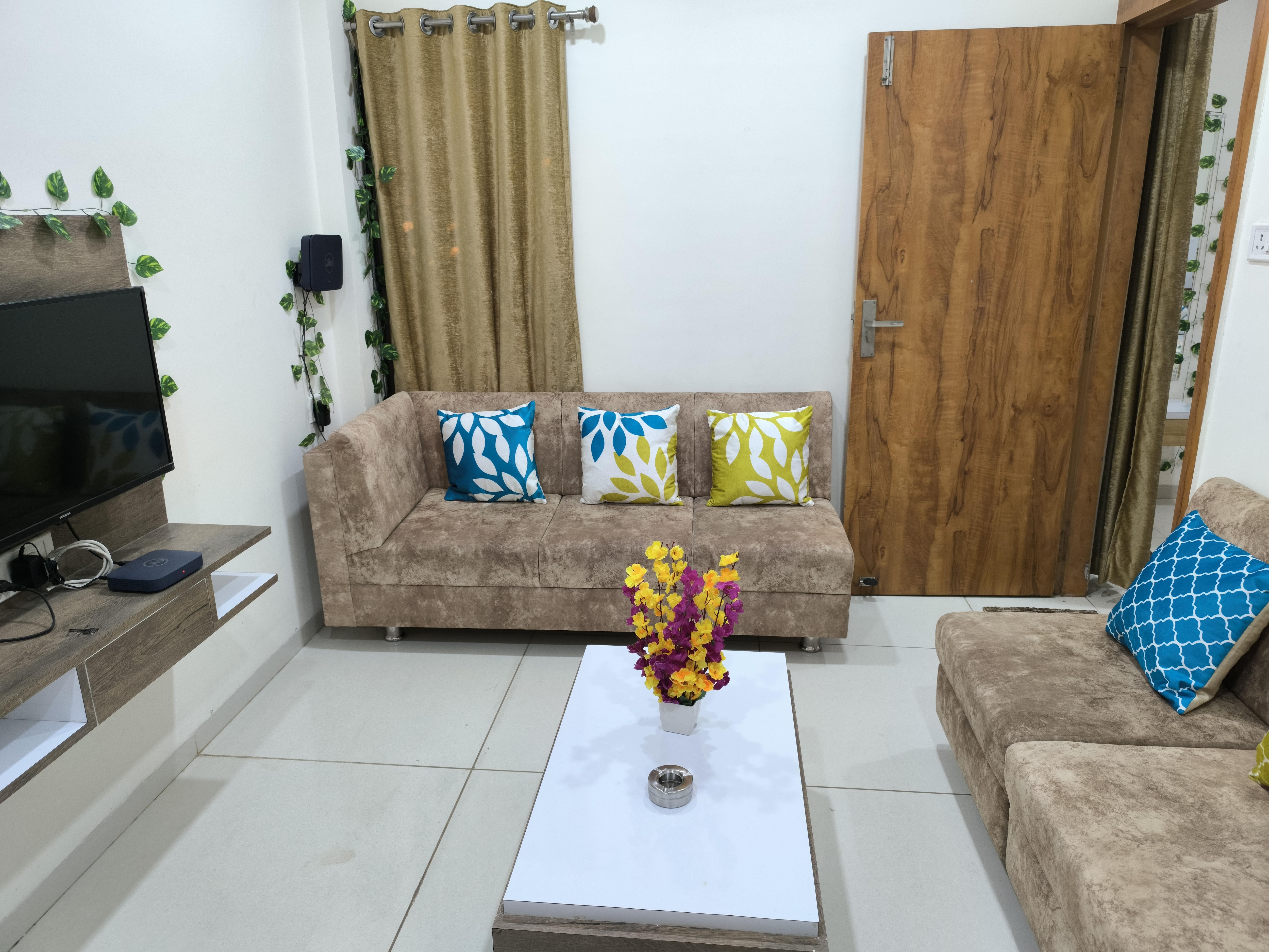 Orraica 308 : Entire 1 BHK with Wi-fi and AC - Tap to explore photos