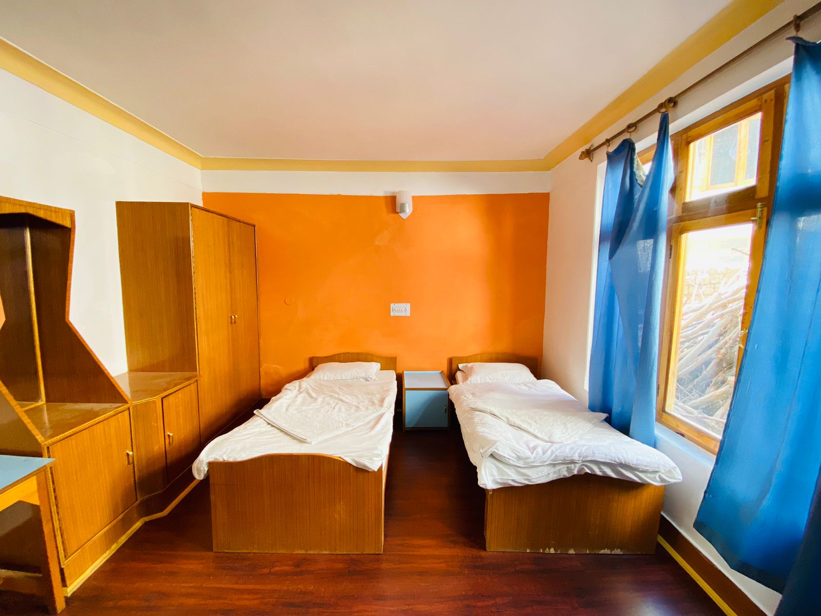 Smanla Guest House - Tap to explore photos