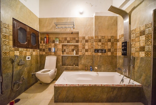 Studio| RoofTop Garden|AC|Wi-Fi|Bath-Tub|WashMach