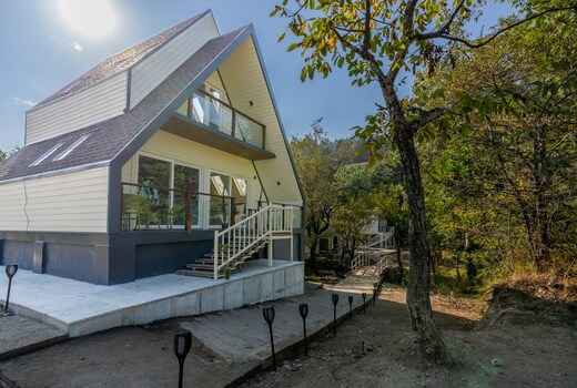 Pickwick Residence