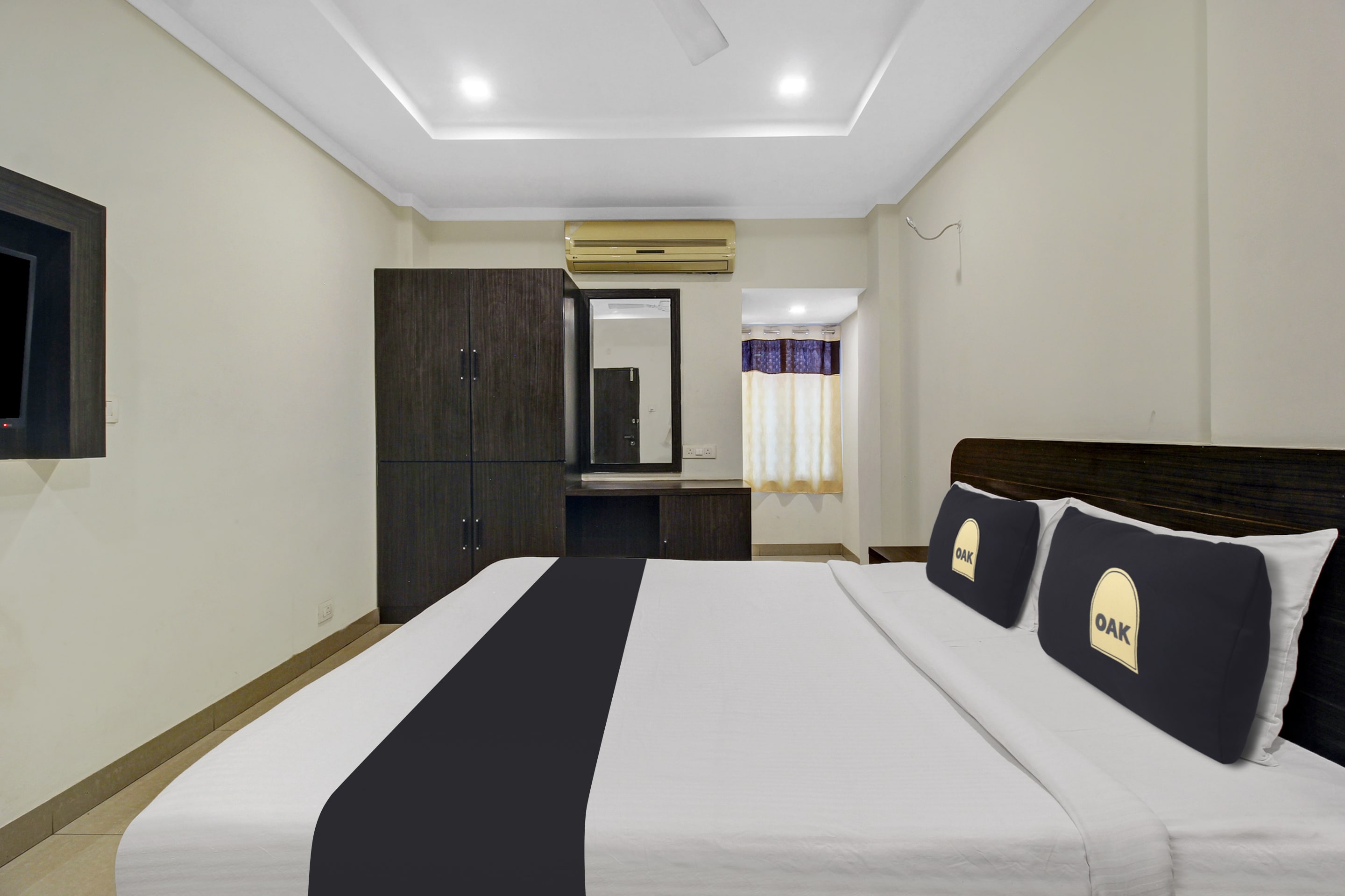 Super Townhouse Oak LB Nagar Ramoji - Tap to explore photos