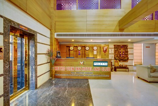 Super Townhouse Oak JVH hotel (Next to Mysore Road Metro Station)