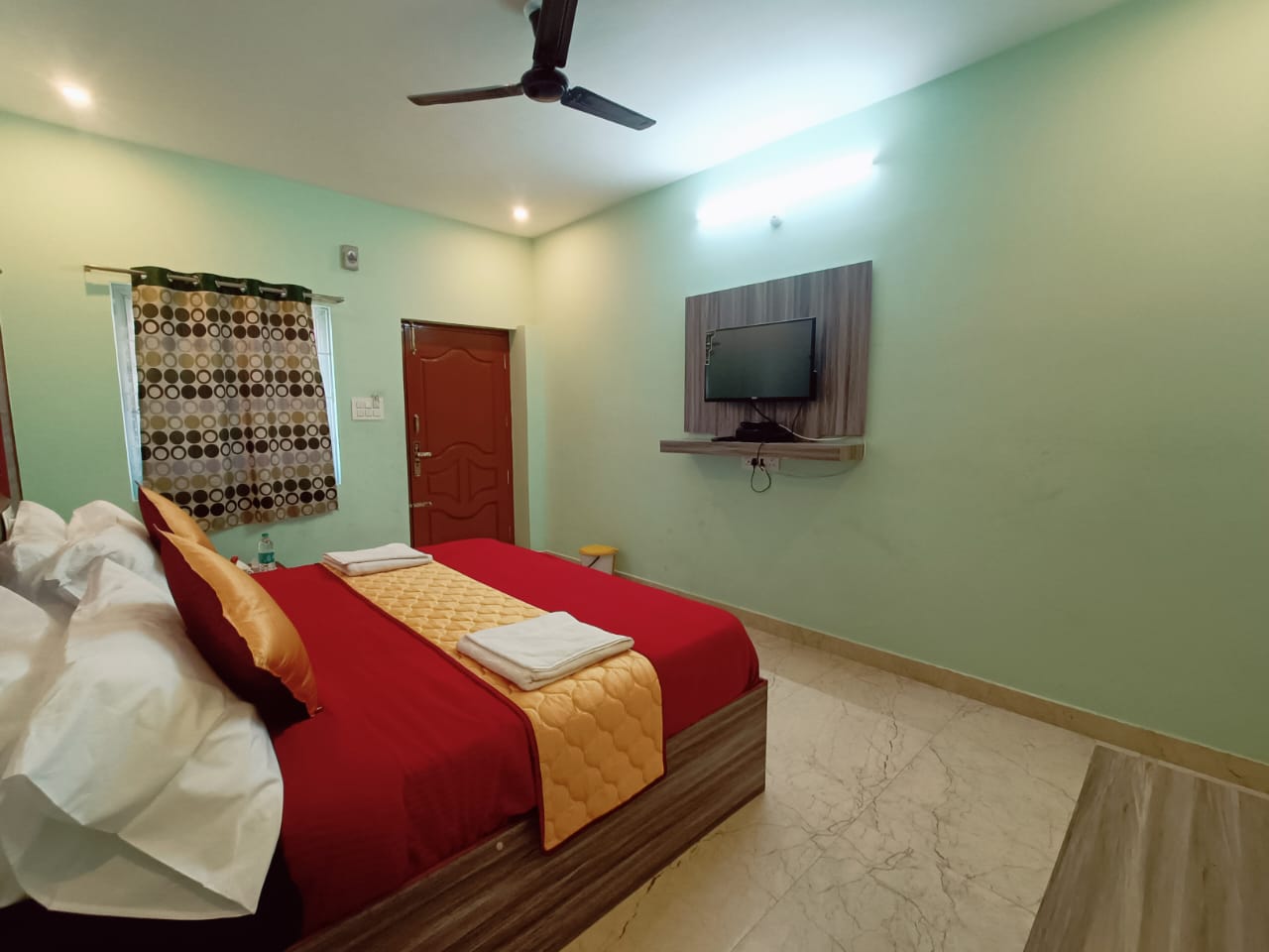 Cloud Residency Yercaud-Near Bus Stand and Lake - Tap to explore photos