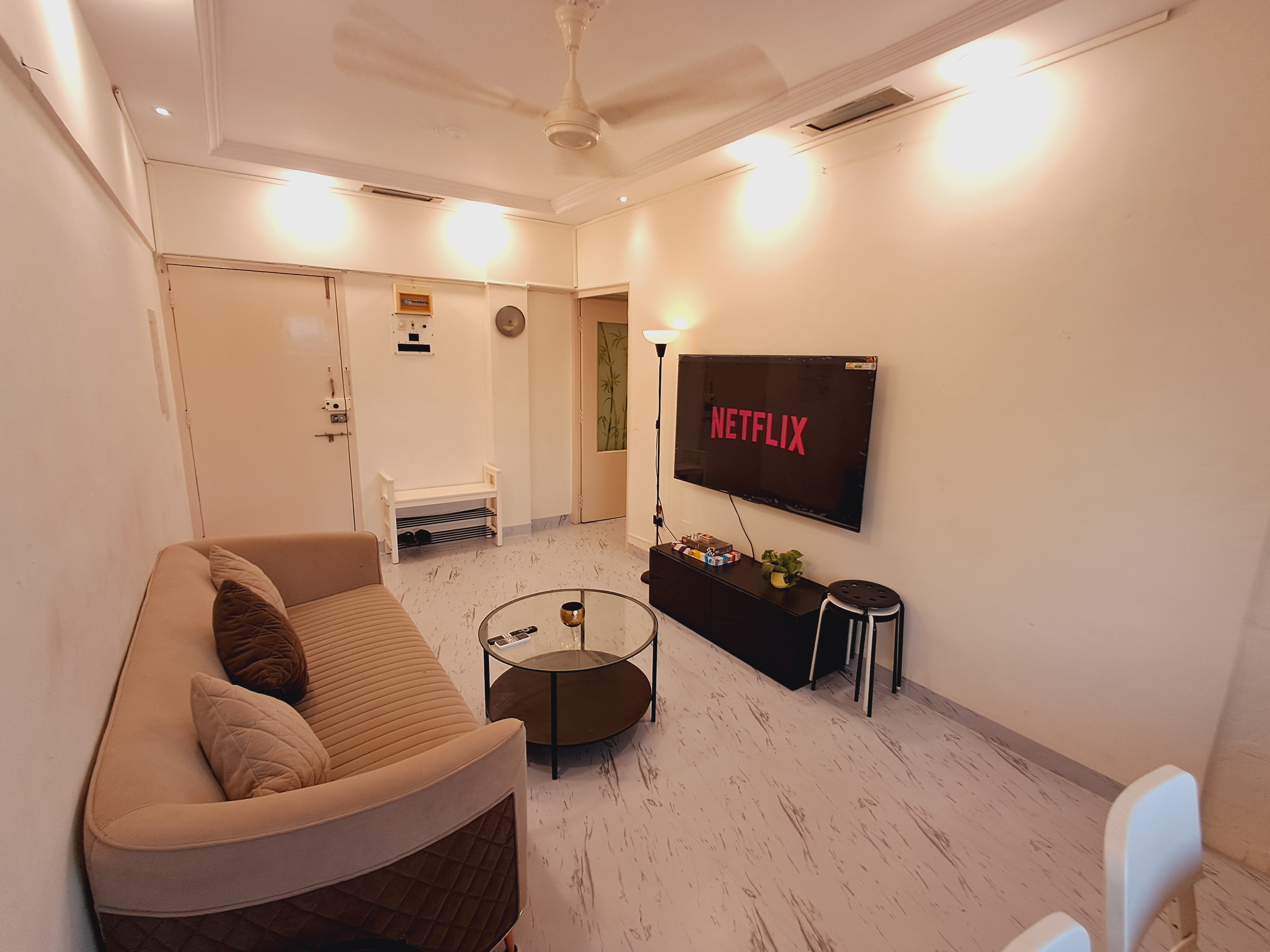 Elite Suite 1 - Premium 2BHK - Lokhandwala Andheri - Tap to explore photos