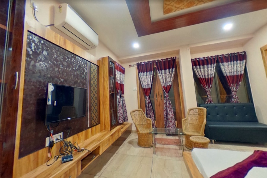 Hotel Dhanraj Deluxe Kolhapur Maharashtra 3