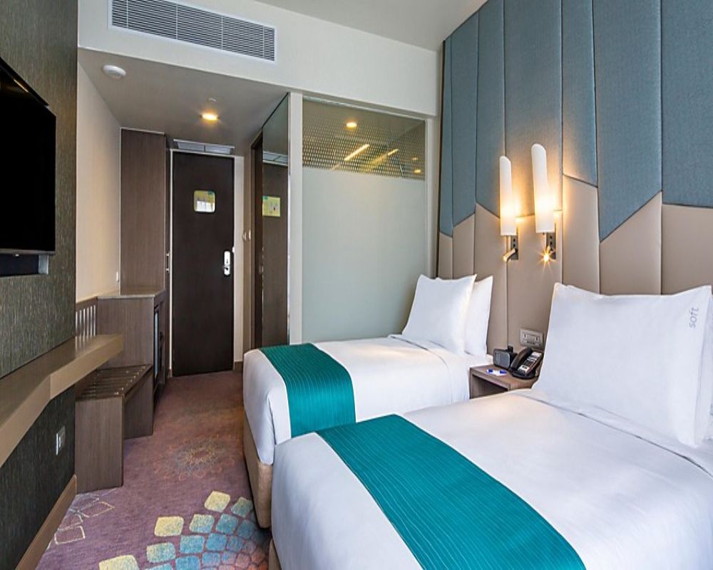 Holiday Inn Express Bangkok Sukhumvit 11 Bangkok Hotel Price Address Reviews