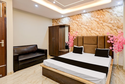 Hotel O Radhe Palace