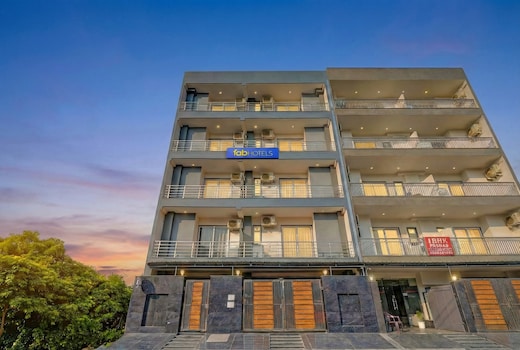 FabHotel Premier Stays