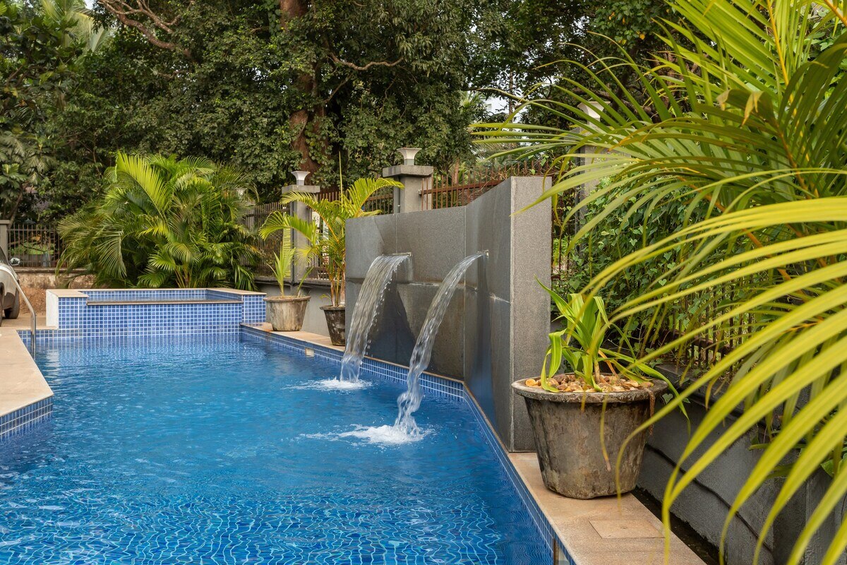 Peaceful 2Bhk with Modern amenities Candolim by Earthyrooms - Tap to explore photos