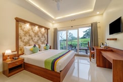 Treebo Windsong Resort Munnar, Tea Plantation View, Munnar