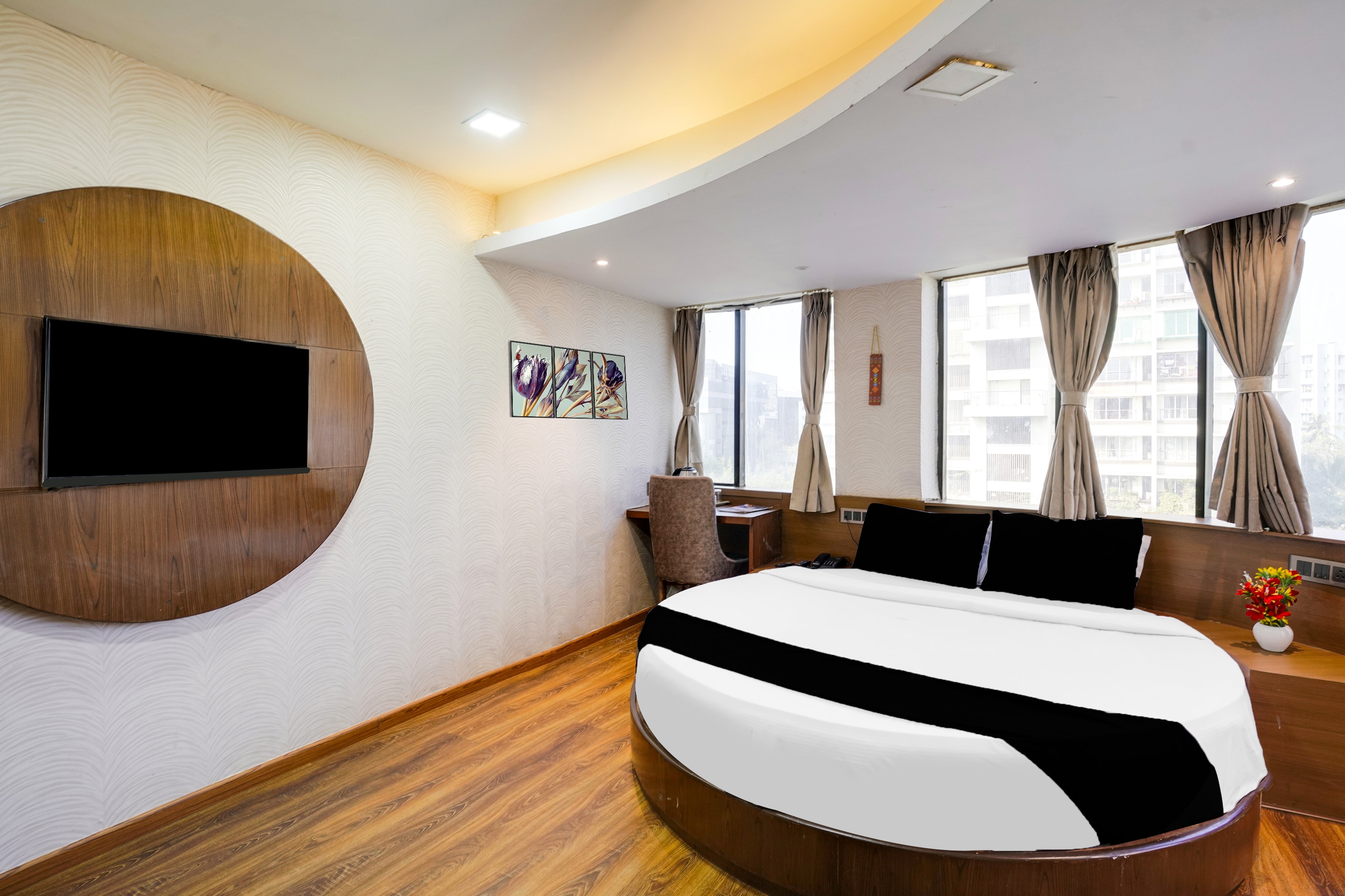 Super Collection O Andheri Near Western Express Highway - Tap to explore photos