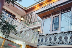 Hotel Lake Scene, Srinagar