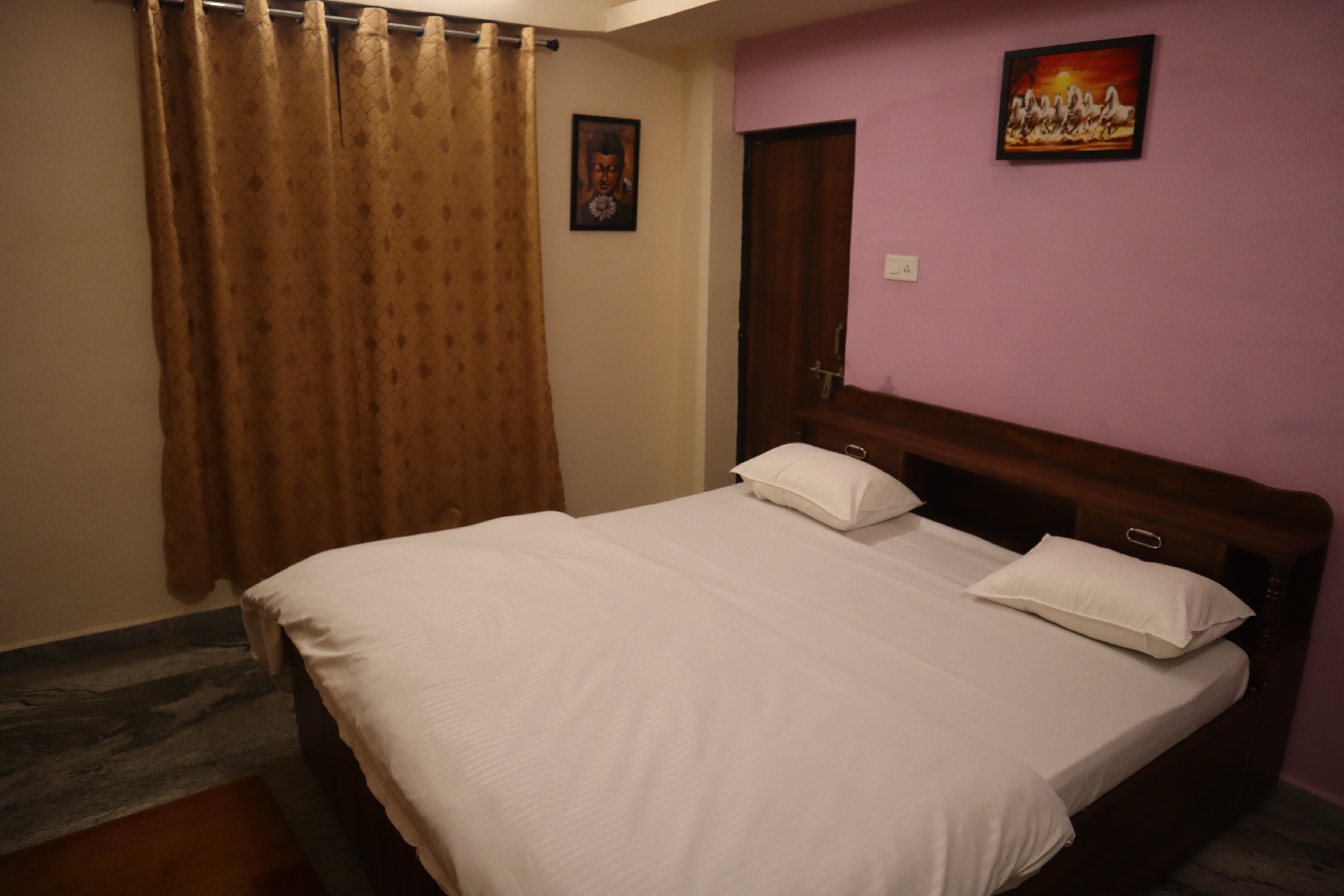 The Kumbh Harmony Homestay - Tap to explore photos