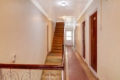 Hotel O by OYO Wooden Cave By M2, Srinagar