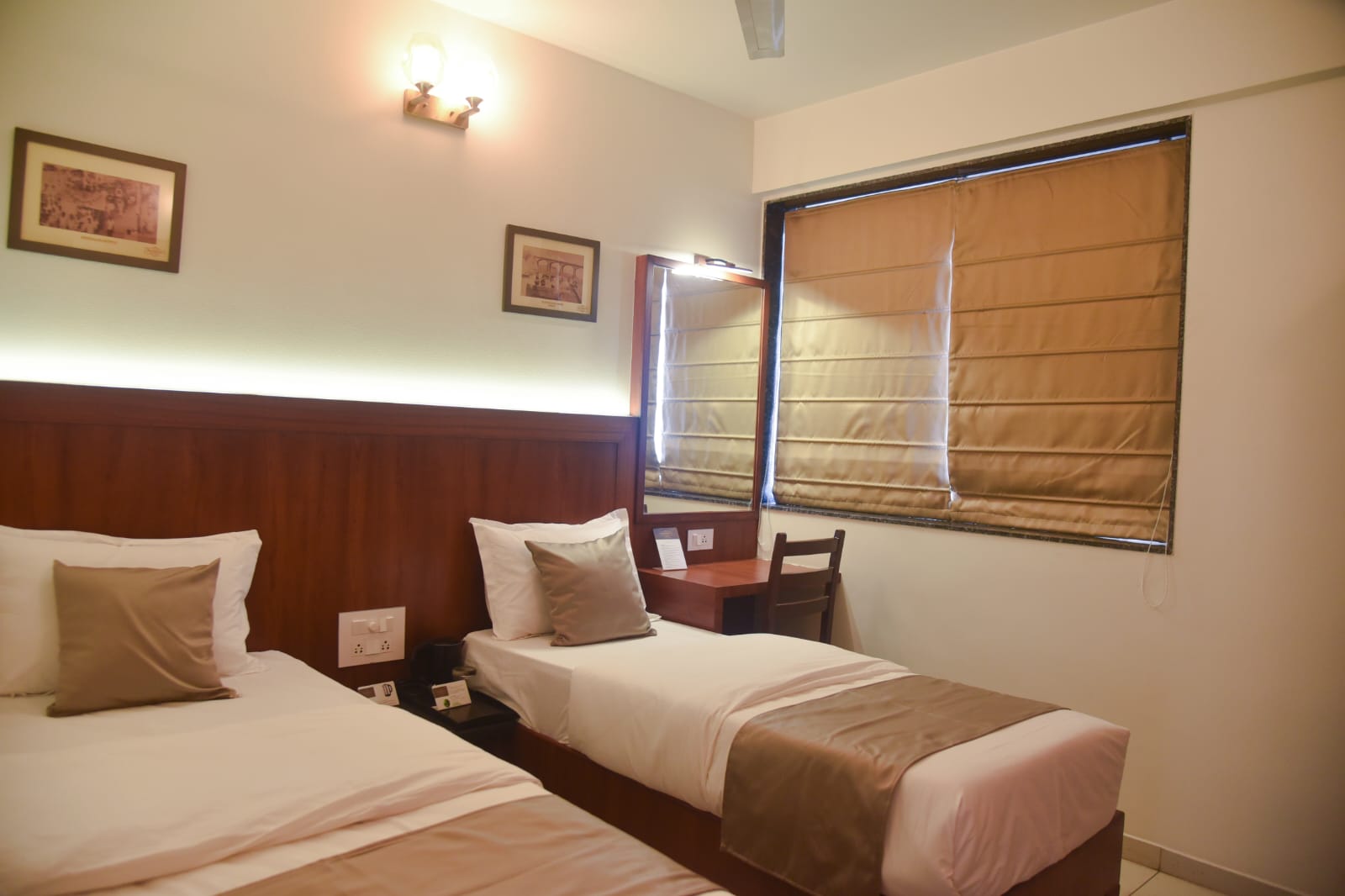 Hotel Old Urban Guest House - Tap to explore photos
