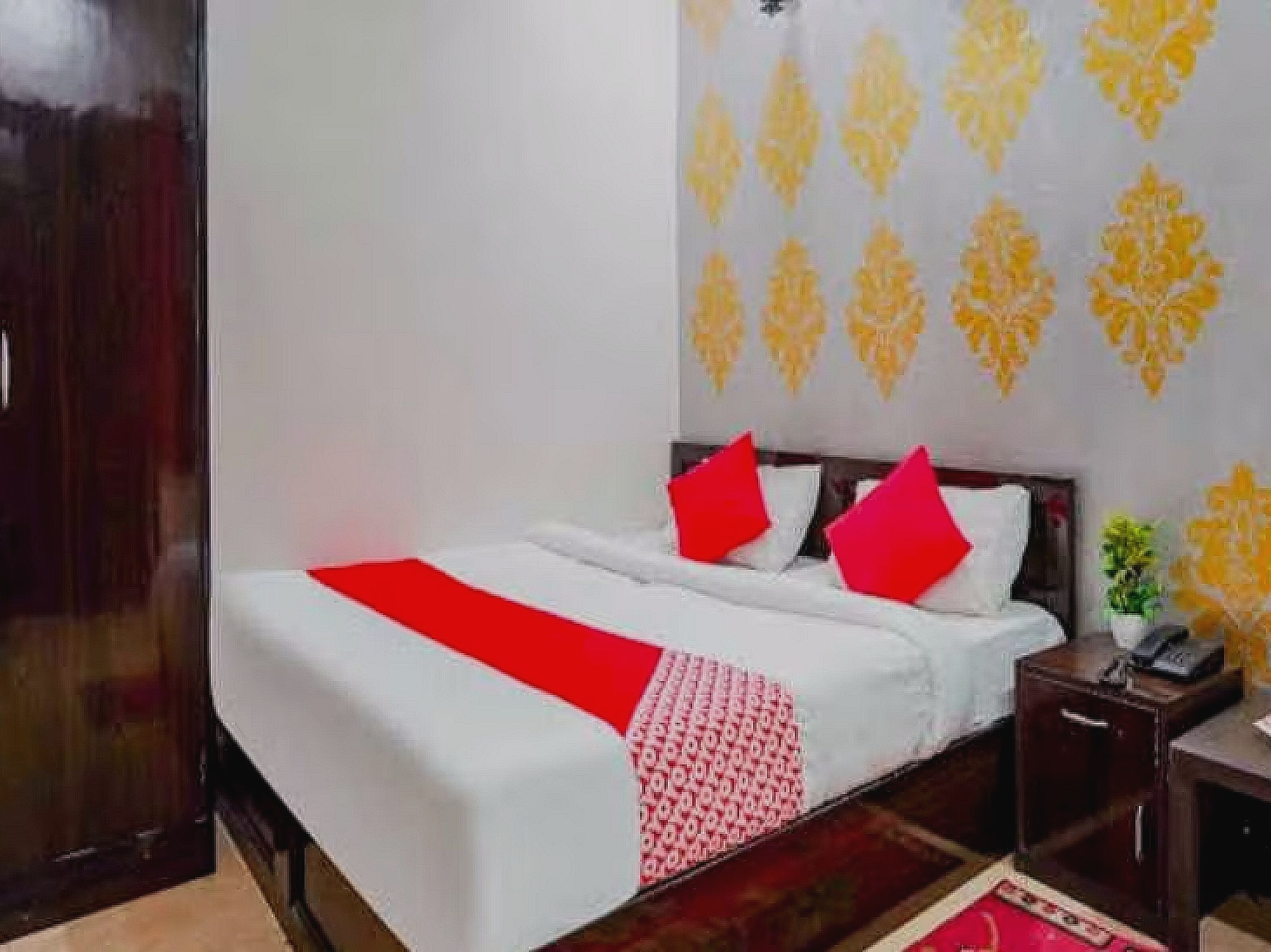 Hotel O Priyanka Inn Residency Near Inox Gurgaon Dreamz - Tap to explore photos