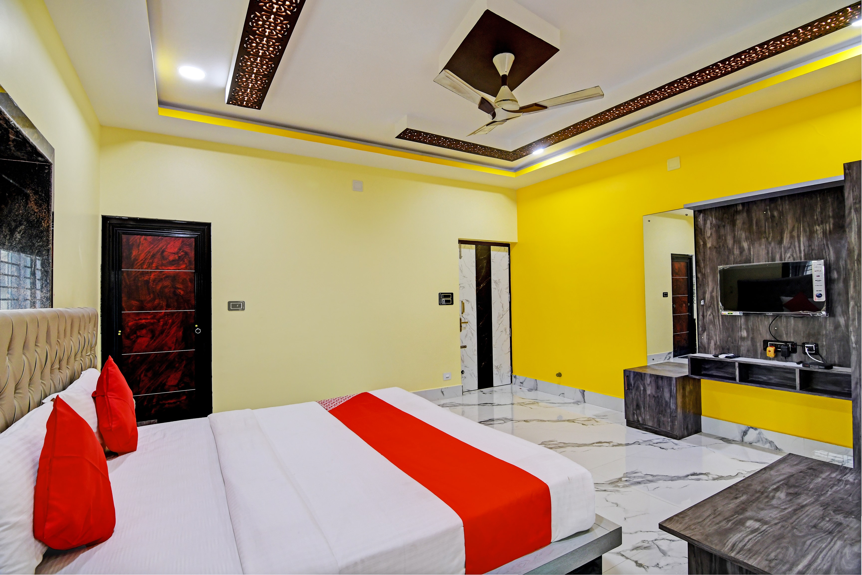 Hotel O SRI SAI PALACE - Tap to explore photos